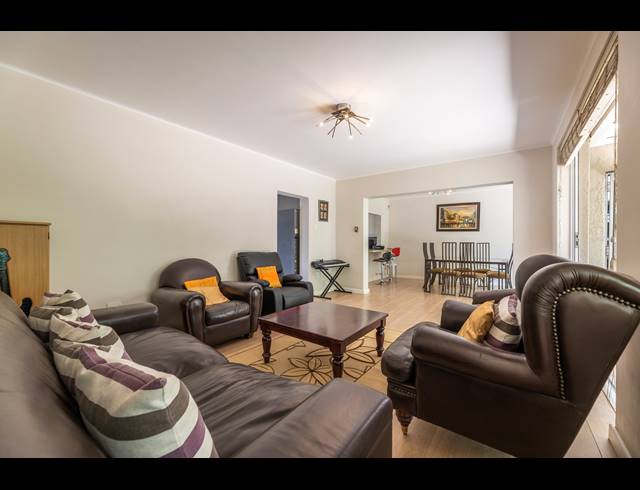 3 BEDROOM TOWNHOUSE FOR SALE IN BRYANSTON